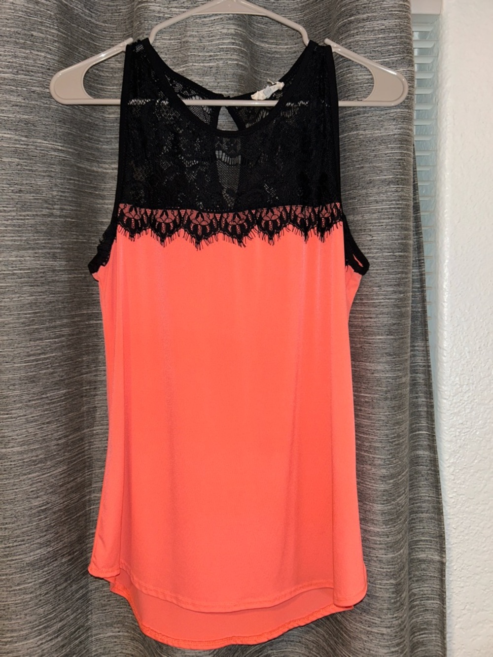 Blu Planet Size Medium Coral & Black Lace Top